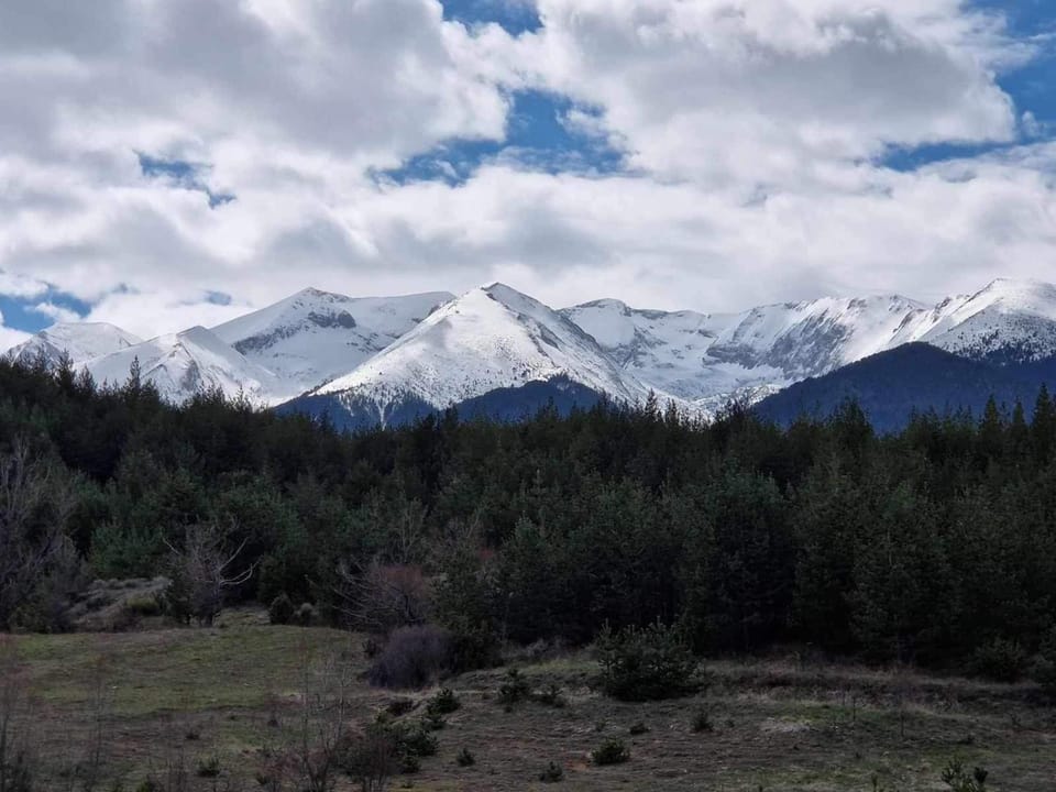 Nearby landmark, Mountain view