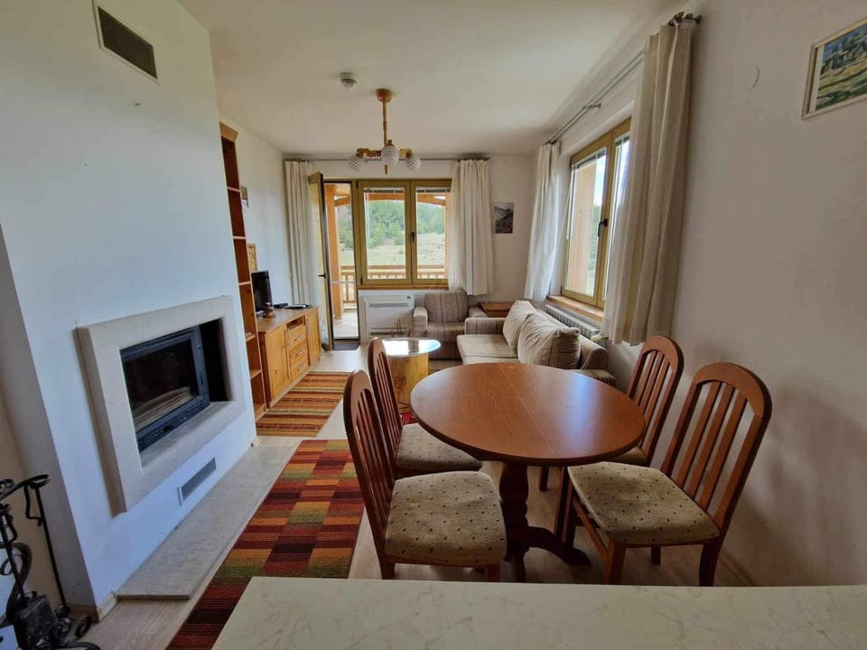 TV and multimedia, Living room, Dining area, flat iron