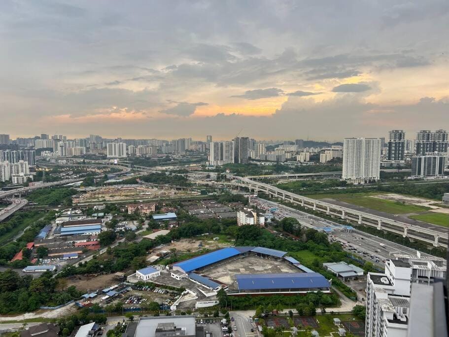 Sunset View at Modern Home Apartment in Federal Territory of Kuala Lumpur