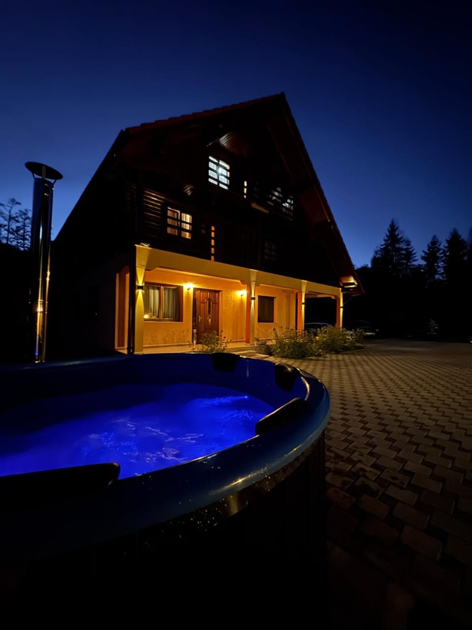 Property building, Hot Tub, Swimming pool