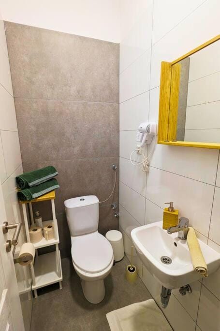 Bathroom, towels