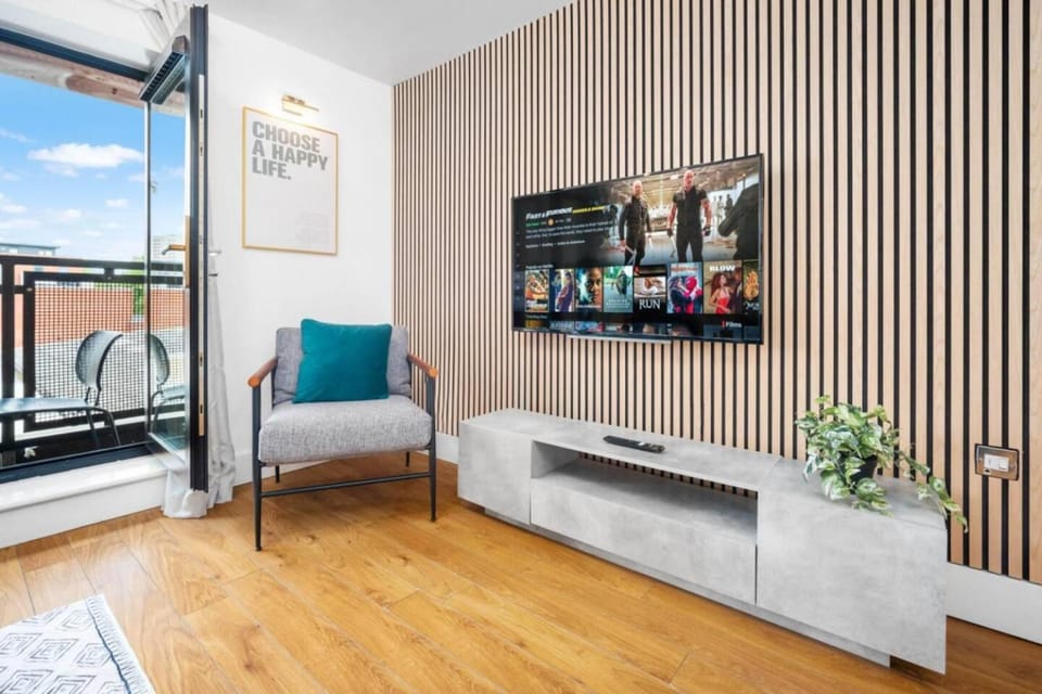 Property building, TV and multimedia, Living room, Seating area