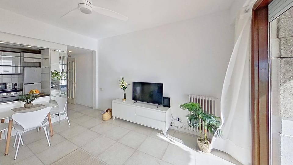 TV and multimedia, Kitchen or kitchenette, Living room, Seating area, Dining area, minibar