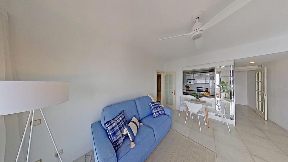 TV and multimedia, Kitchen or kitchenette, Living room, Seating area, Dining area, fireplace