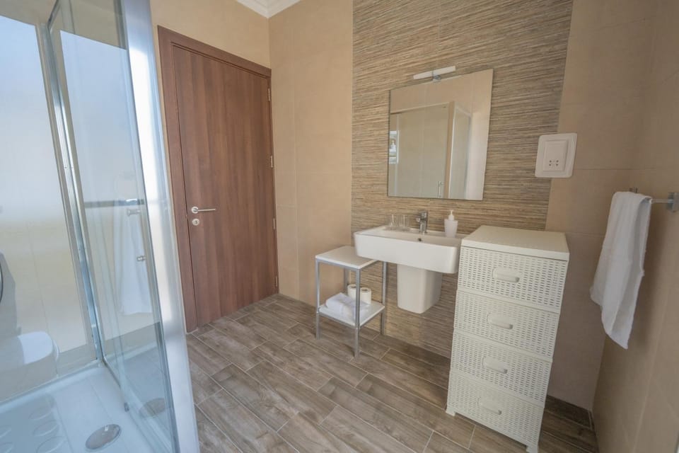 Shower, Bathroom