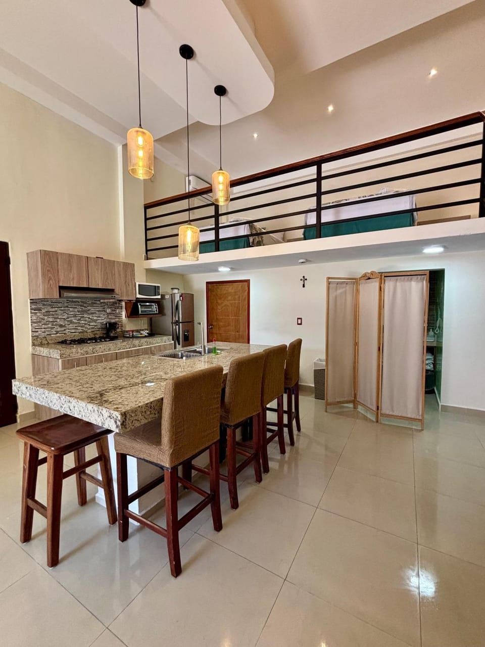 Kitchen or kitchenette, Dining area
