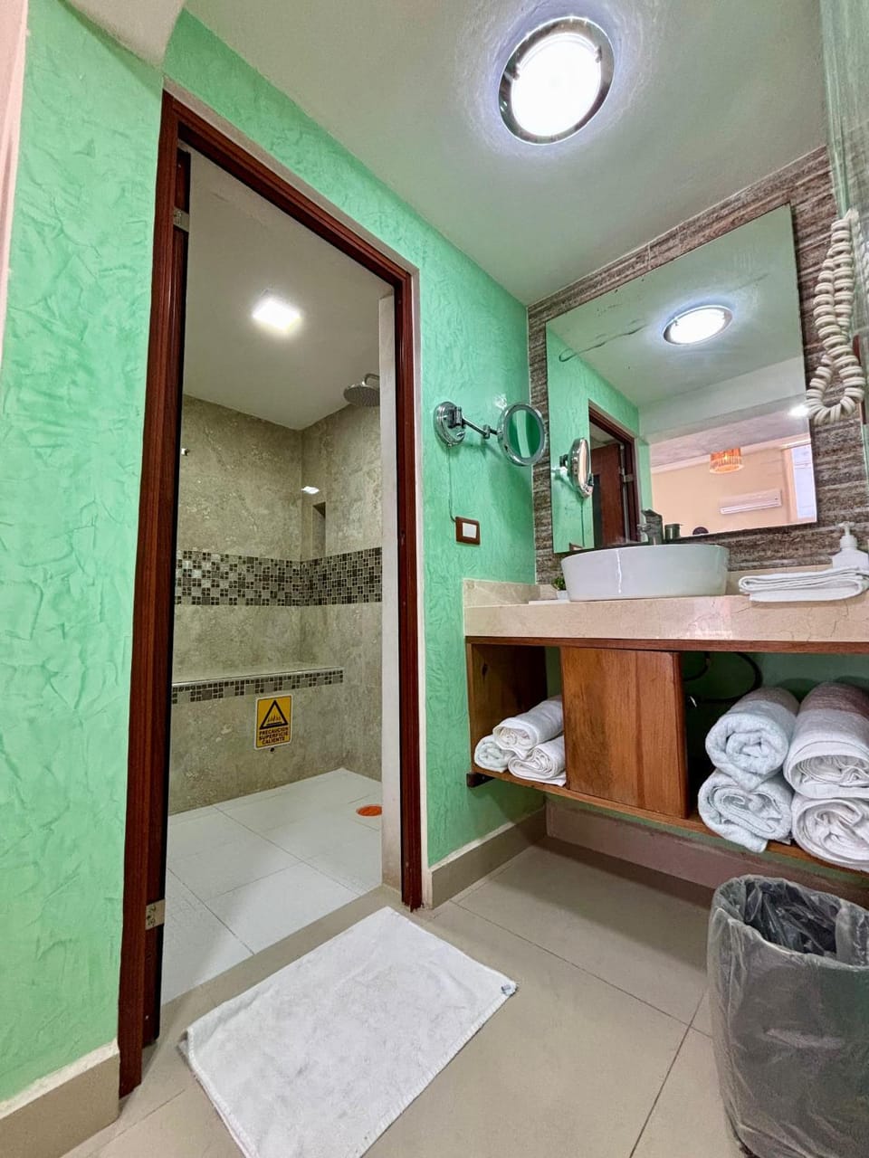 Shower, Bathroom, towels