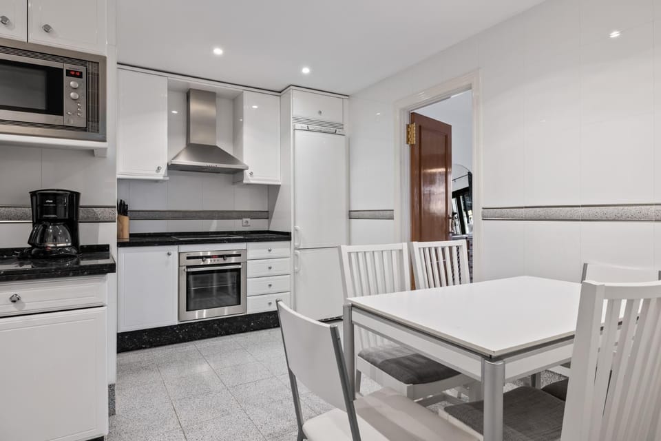 Kitchen or kitchenette, Other, Dining area