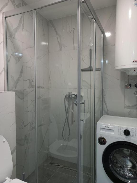 Shower, Bathroom, towels, washing machine