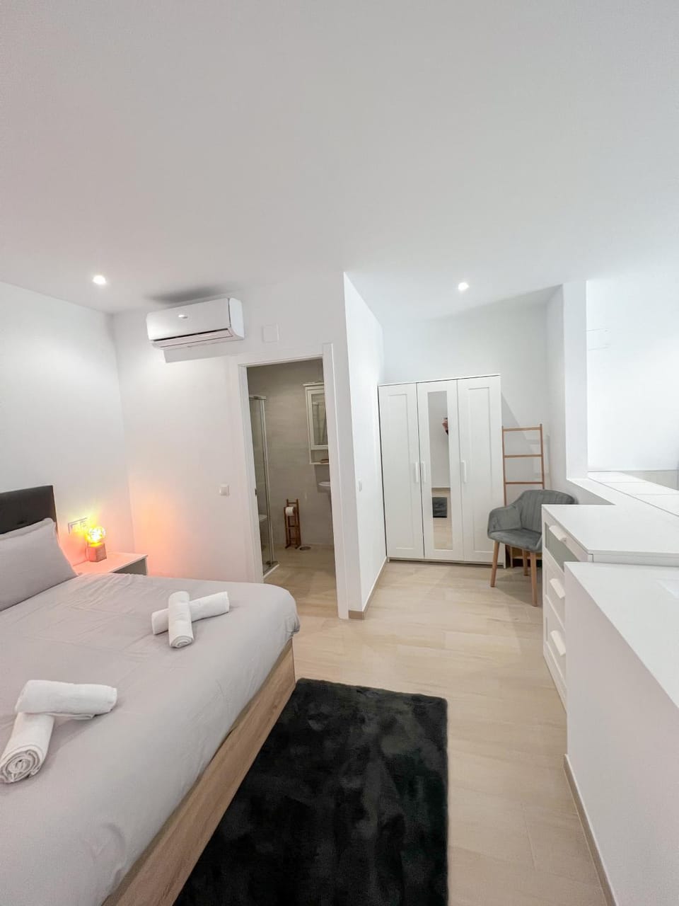 Bedroom, wardrobe, air conditioner