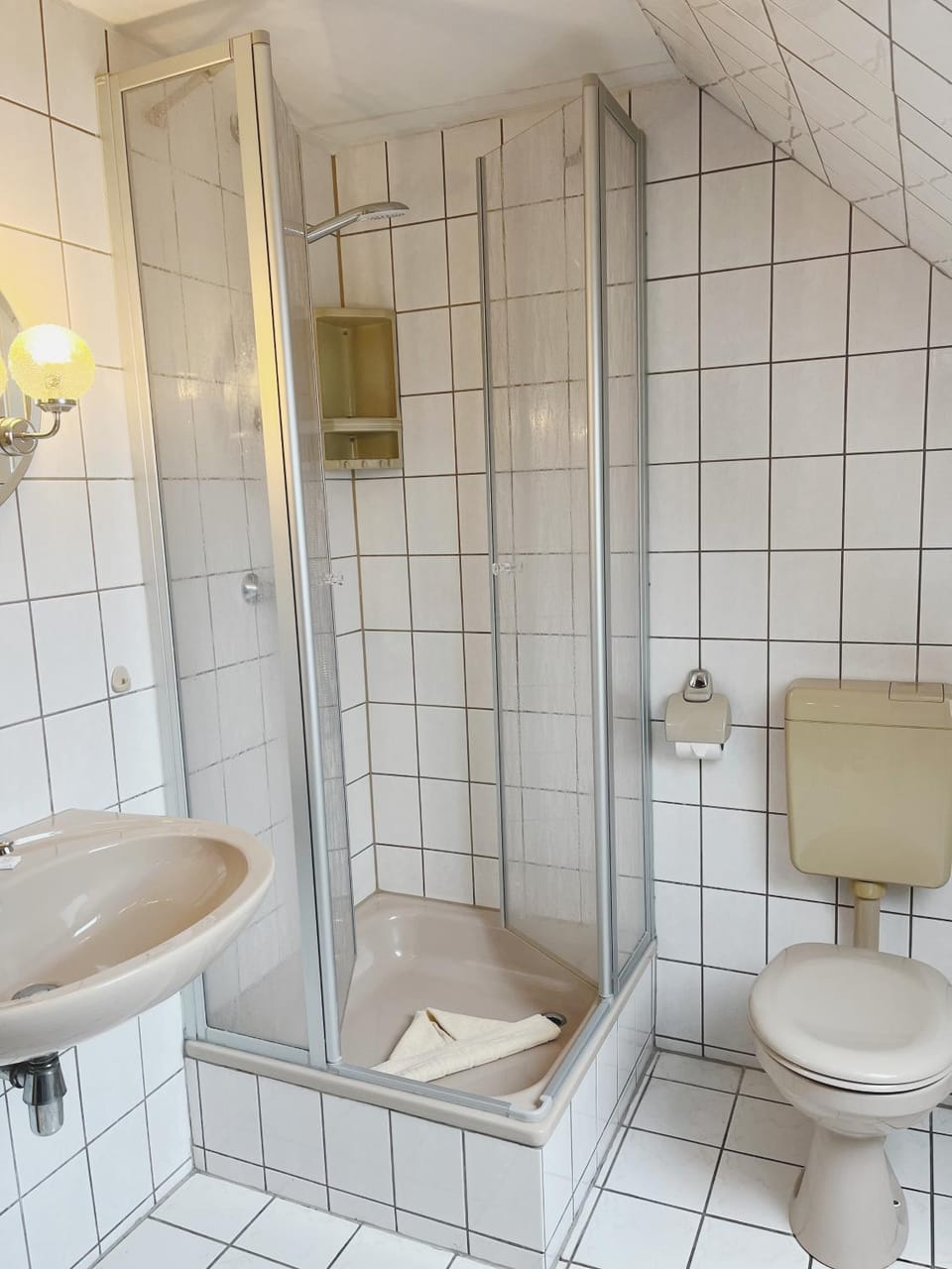Shower, Toilet