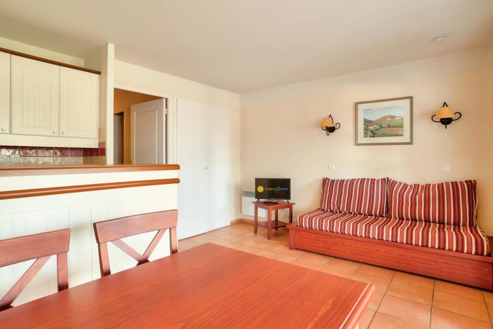 Bed, kitchen