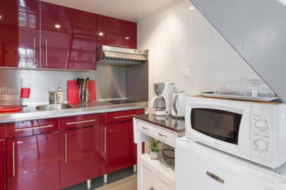 Coffee/tea facilities, Kitchen or kitchenette, stove, toaster