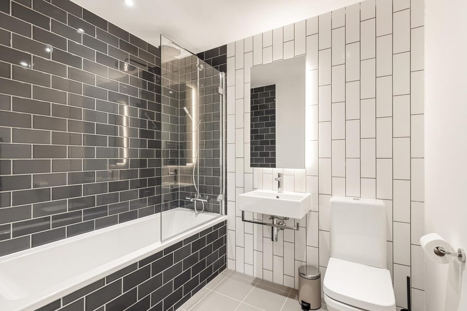 Shower, Toilet, Bathroom, Bath