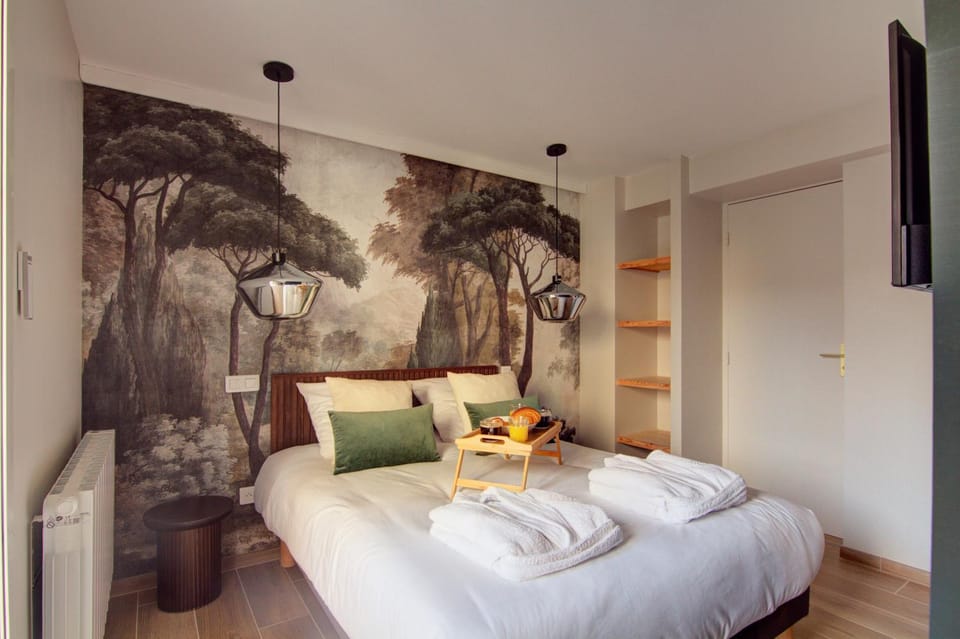 Bed, Photo of the whole room
