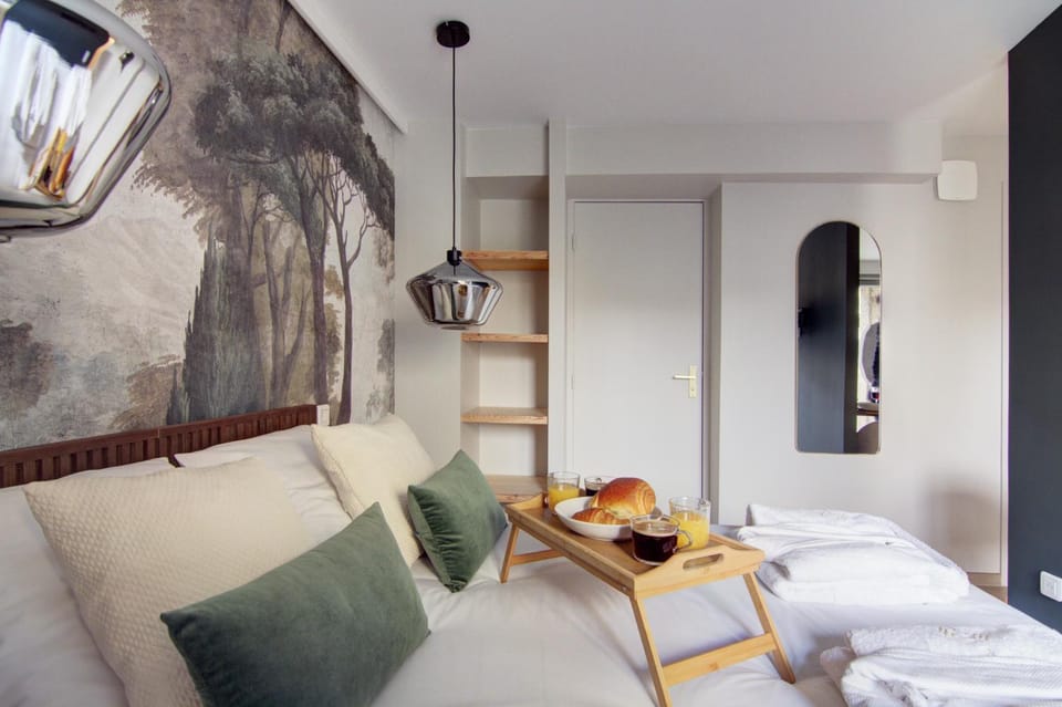 Bed, Photo of the whole room, Bedroom