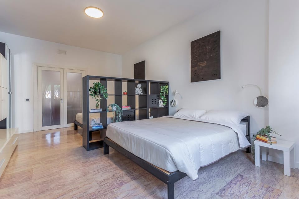 Bed, TV and multimedia, Photo of the whole room, Bedroom, wardrobe