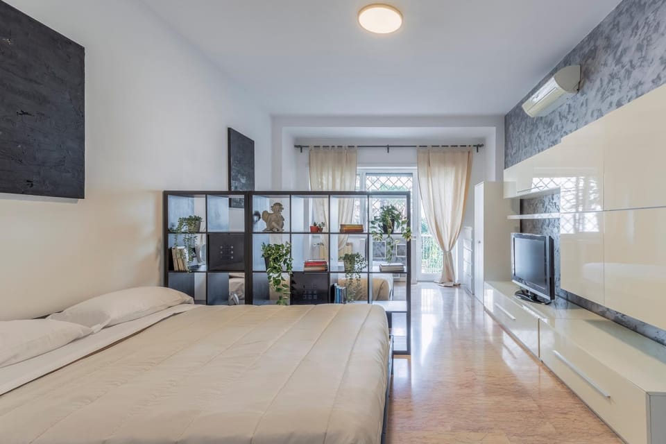 Bed, TV and multimedia, Bedroom, wardrobe