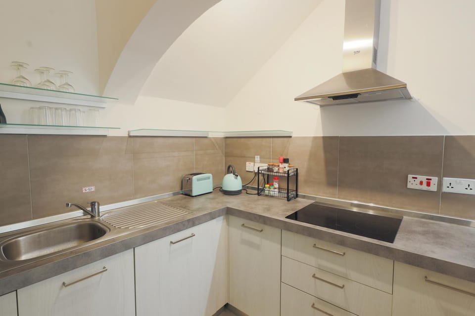 Kitchen or kitchenette, dishwasher