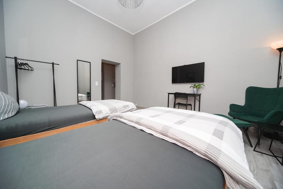 Bed, TV and multimedia, Photo of the whole room