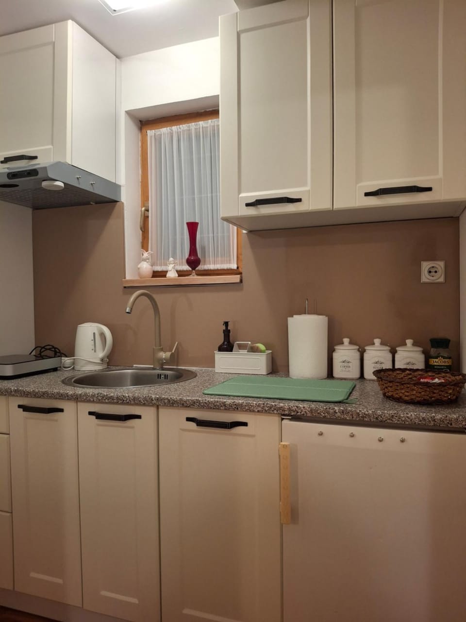 Coffee/tea facilities, stove