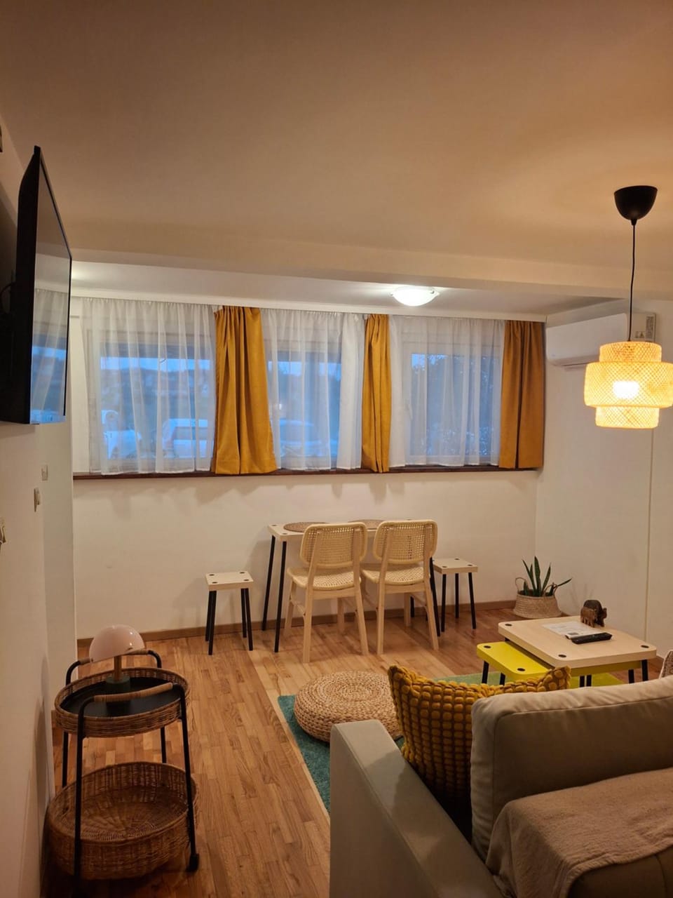 TV and multimedia, Living room, Seating area