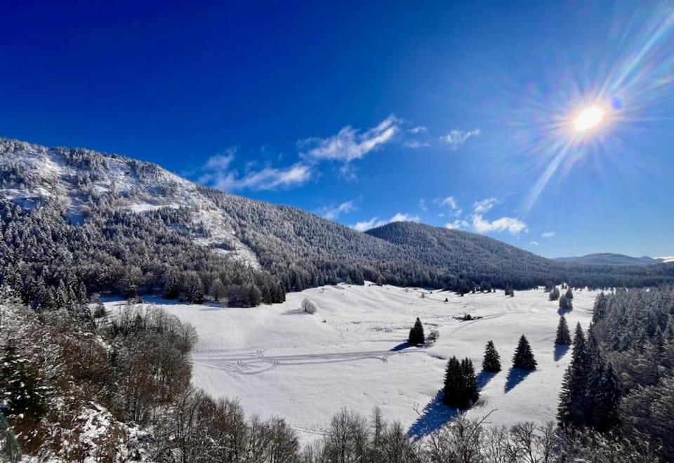 Nearby landmark, Natural landscape, Winter, Mountain view