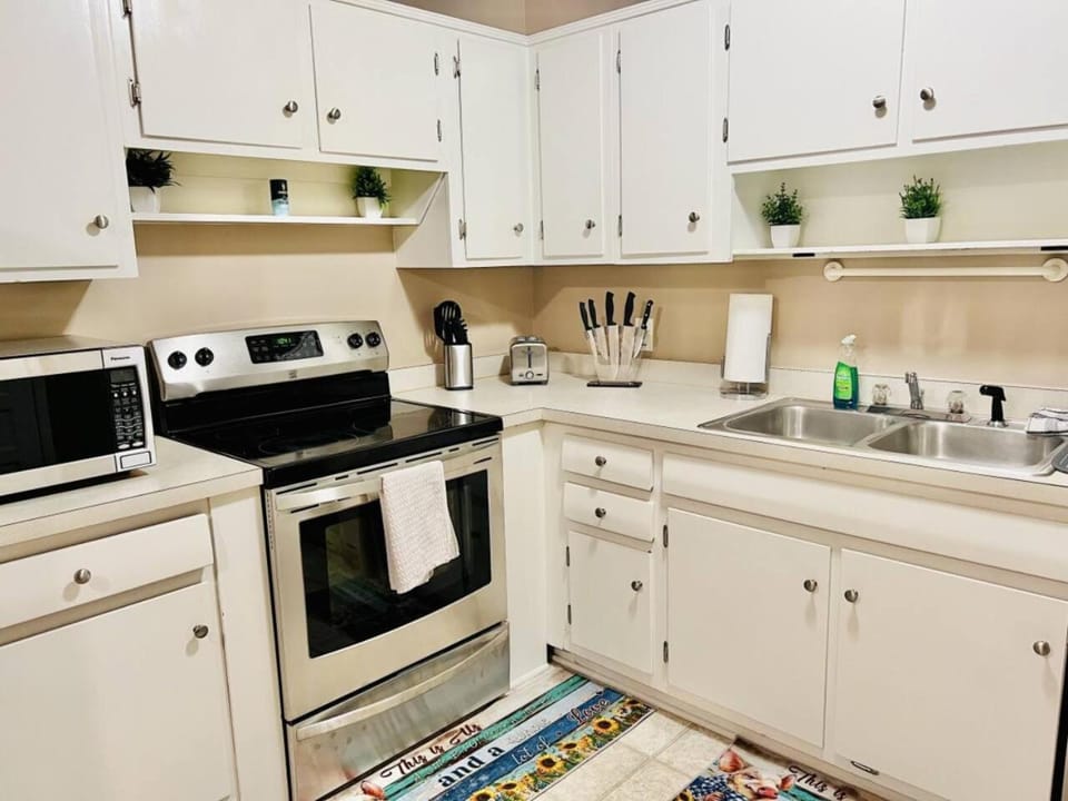 Cozy 4 bedroom Cottage by Duke Raleigh Hospital House in Raleigh