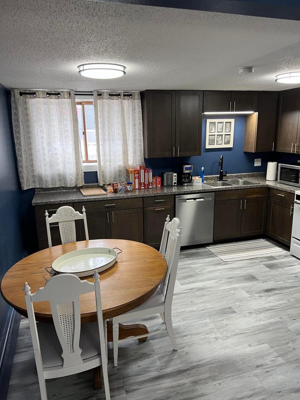 Dining area, kitchen