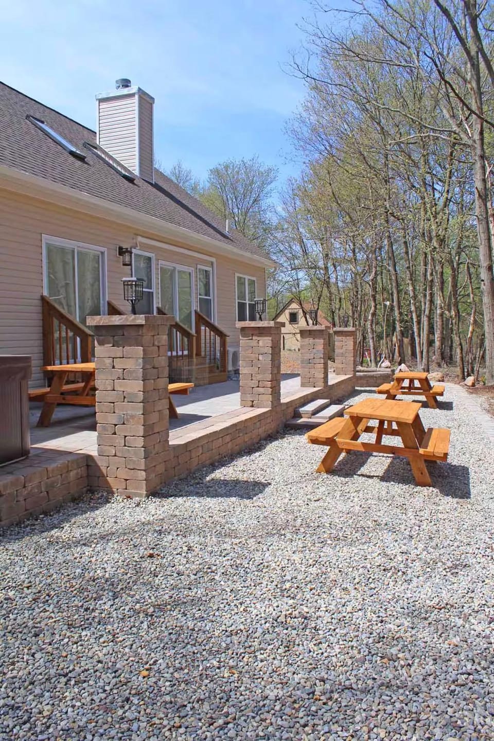 Luxury 6 BR Rebel Ridge Retreat-Sleeps 16-Hot Tub & Linens Included House in Pocono Mountains