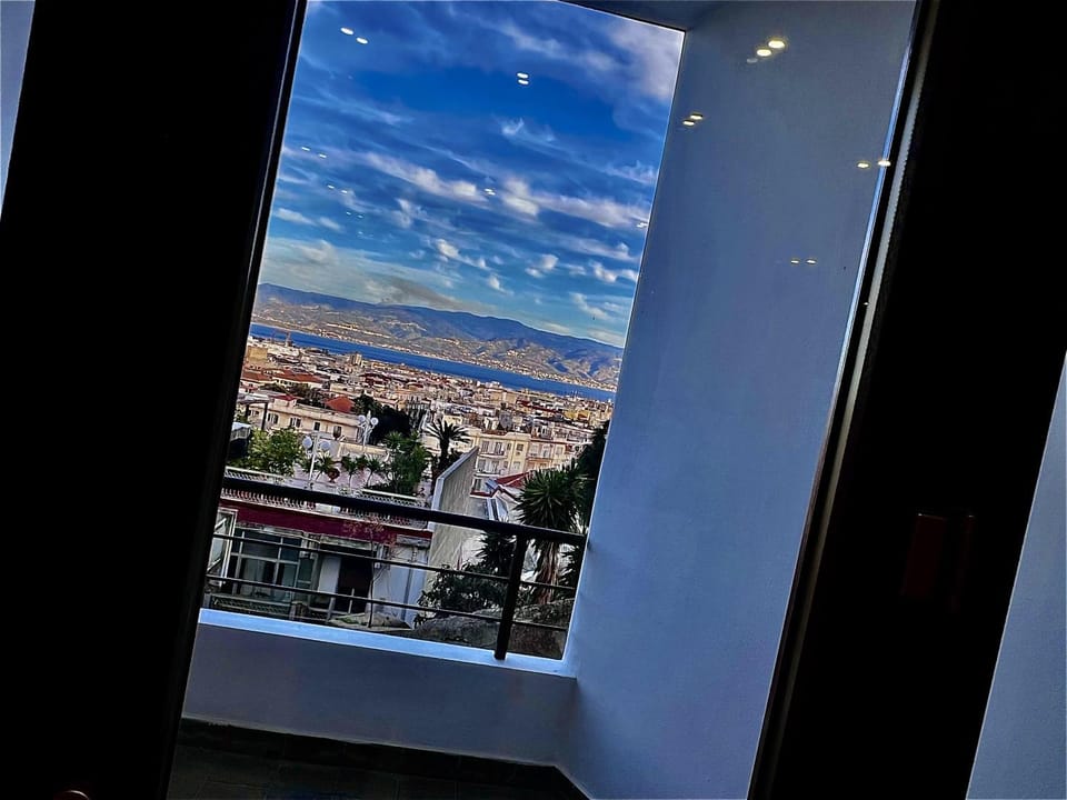 View (from property/room), Balcony/Terrace, City view, Sea view