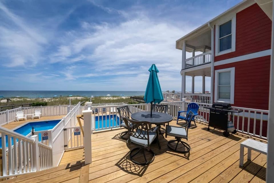 Ocean Oasis Kure Beach Ocean front, Pool coming soon! House in Kure Beach