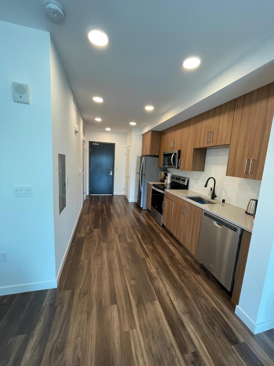 Cozy Loft Sunset FRRE WIFI and DESIGNATED Parking Apartment in Hollywood