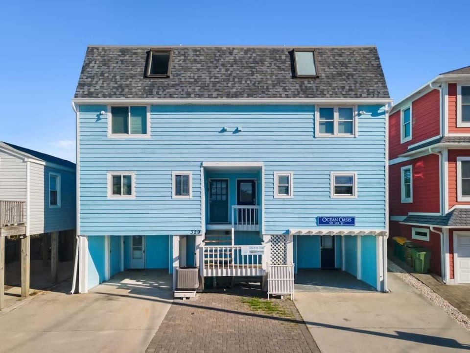Pure Paradise Kure Beach, Ocean front, Pool coming soon! House in Kure Beach