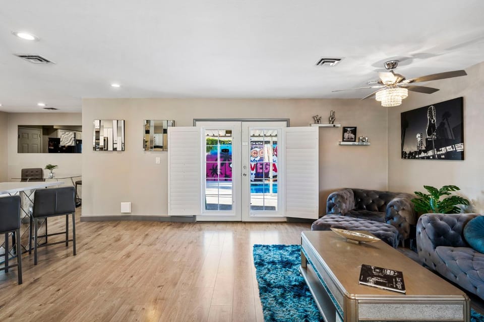 TV and multimedia, Living room, Seating area