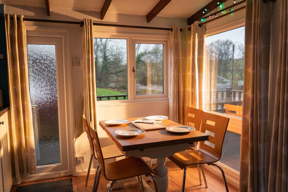 Dining area, Time of day, Sunrise