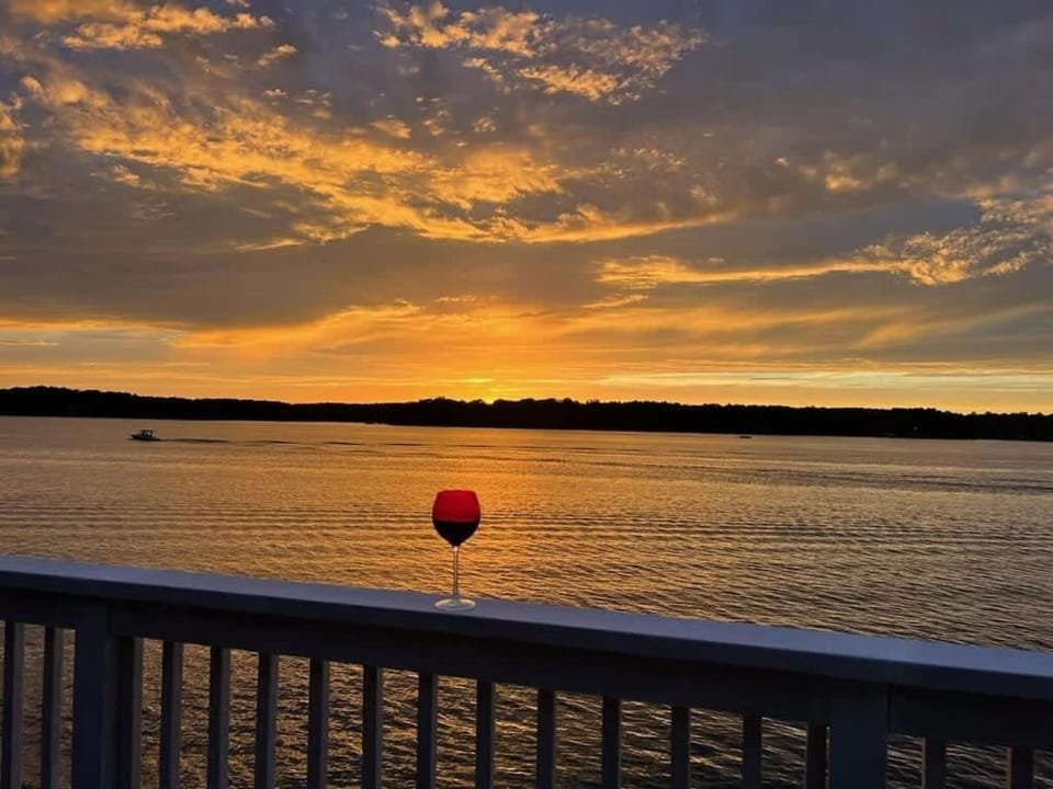 Wake N Lake House in Lake Gaston