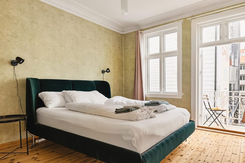 Spacious! 2024 Renovated! 4 Bedrooms! Apartment in Bergen