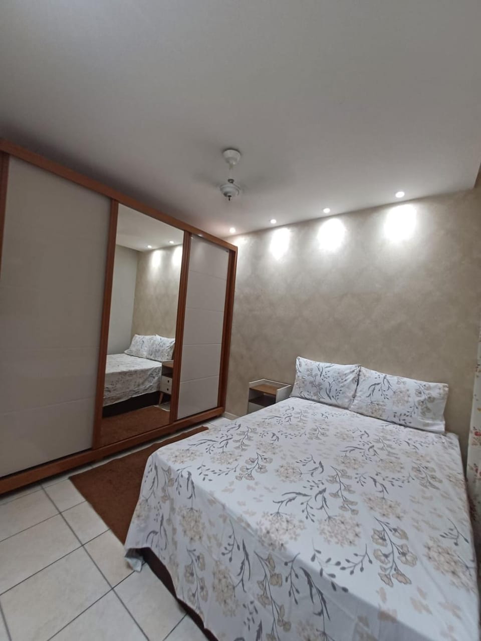Apartamento com AR Condicionado splint, condomínio com piscina 2 Qts, próximo à praias e ao pavilhão de Carapina com portaria 24h Apartment in Serra