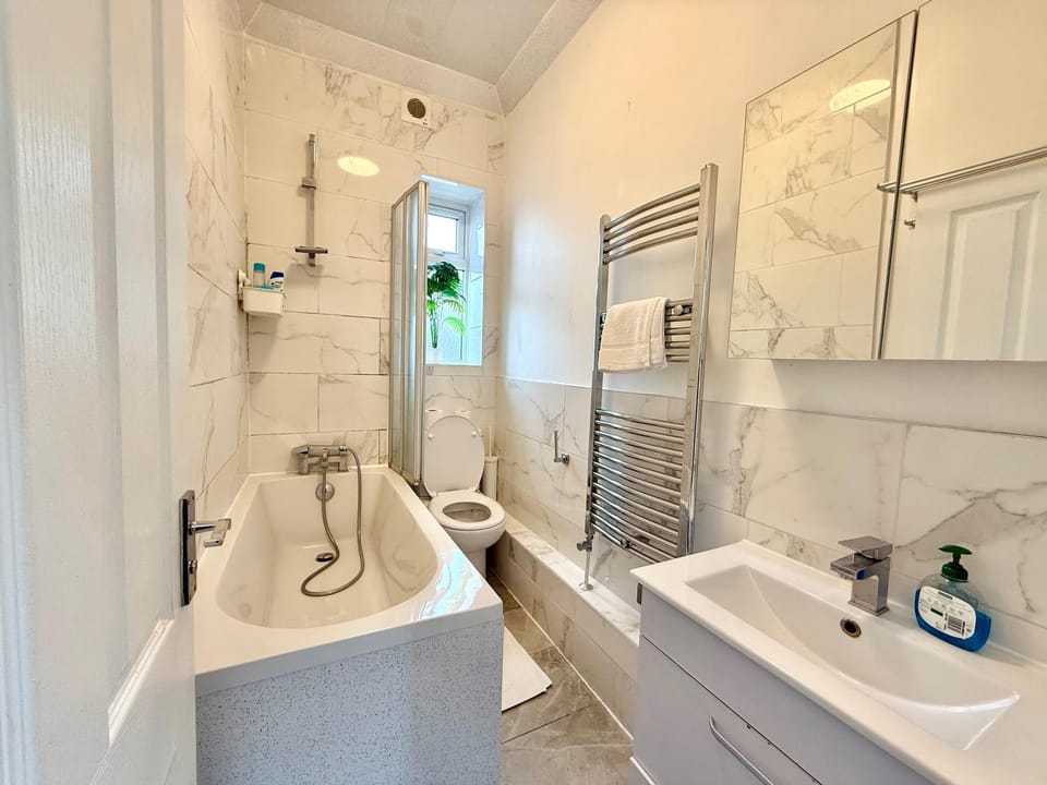 The Euston Guest House-64 Apartment in London Borough of Islington