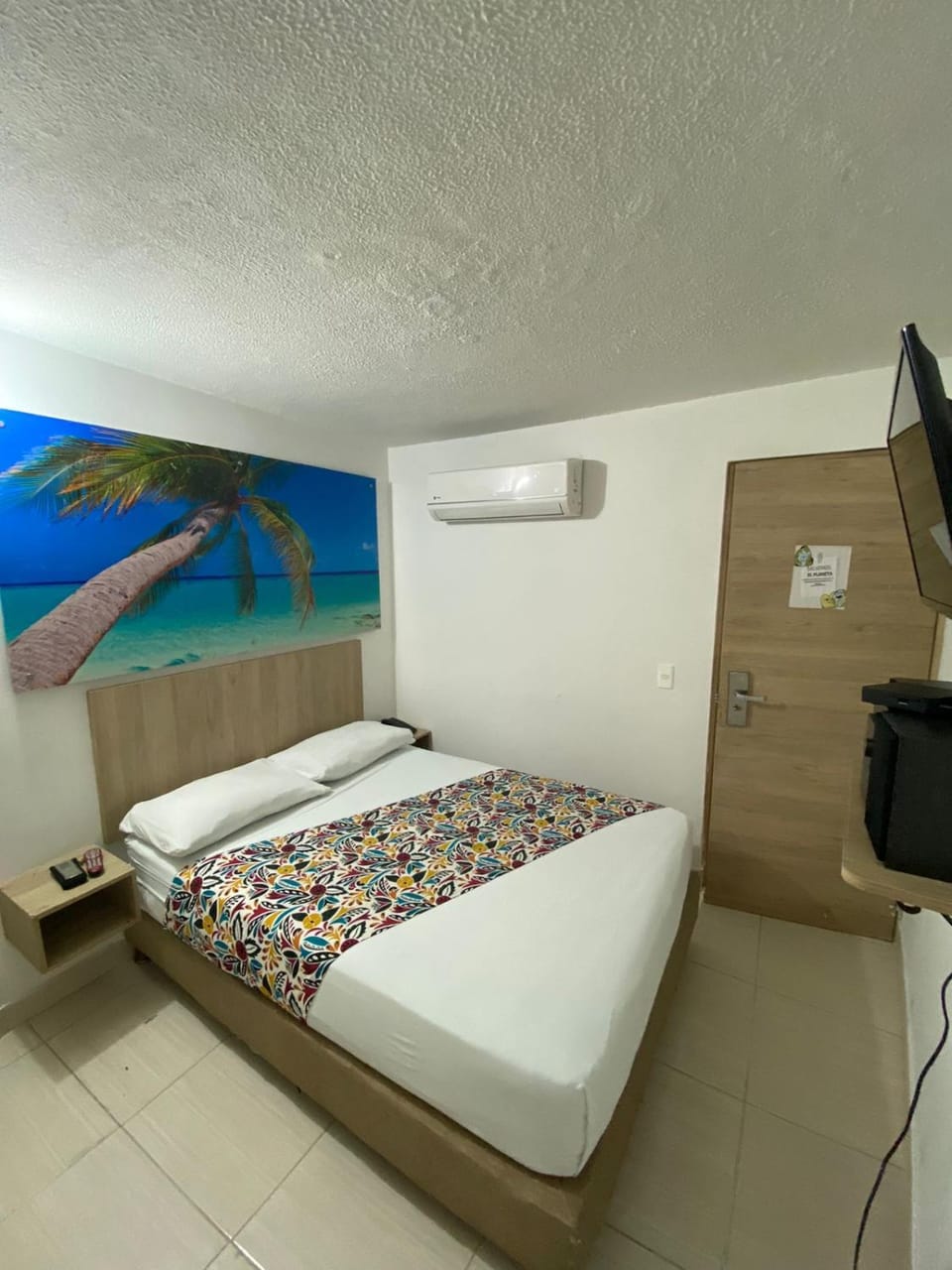 Bed, Photo of the whole room, Bedroom, air conditioner