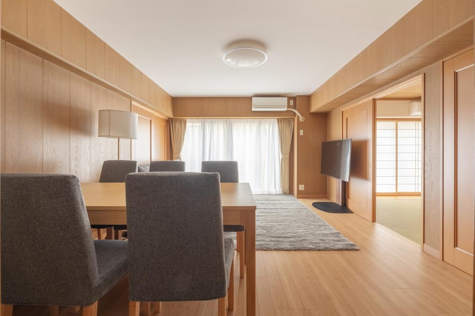 A Marvelous Blend of Tradition and Modernity, Independent 1st-floor Suite, Accommodates Up to 10 Guests! Apartment hotel in Shinjuku