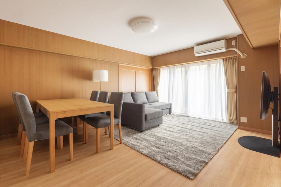 A Marvelous Blend of Tradition and Modernity, Independent 1st-floor Suite, Accommodates Up to 10 Guests! Apartment hotel in Shinjuku