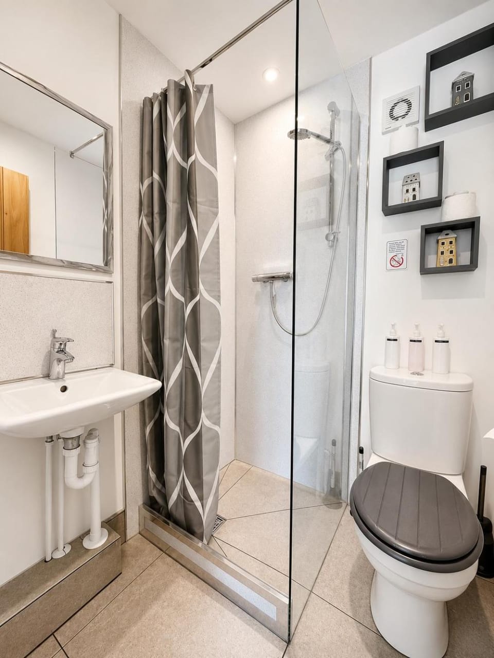 Shower, Toilet
