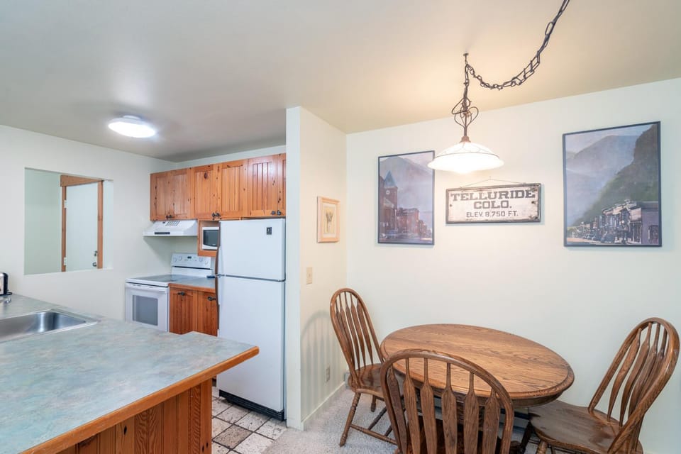 Cozy two bedroom in the middle of it all! House in Telluride