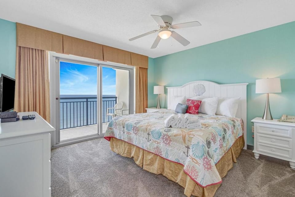 Ocean Front Grand Atlantic 4 Bedroom 3 bathroom Grand Atlantic Resort House in Myrtle Beach