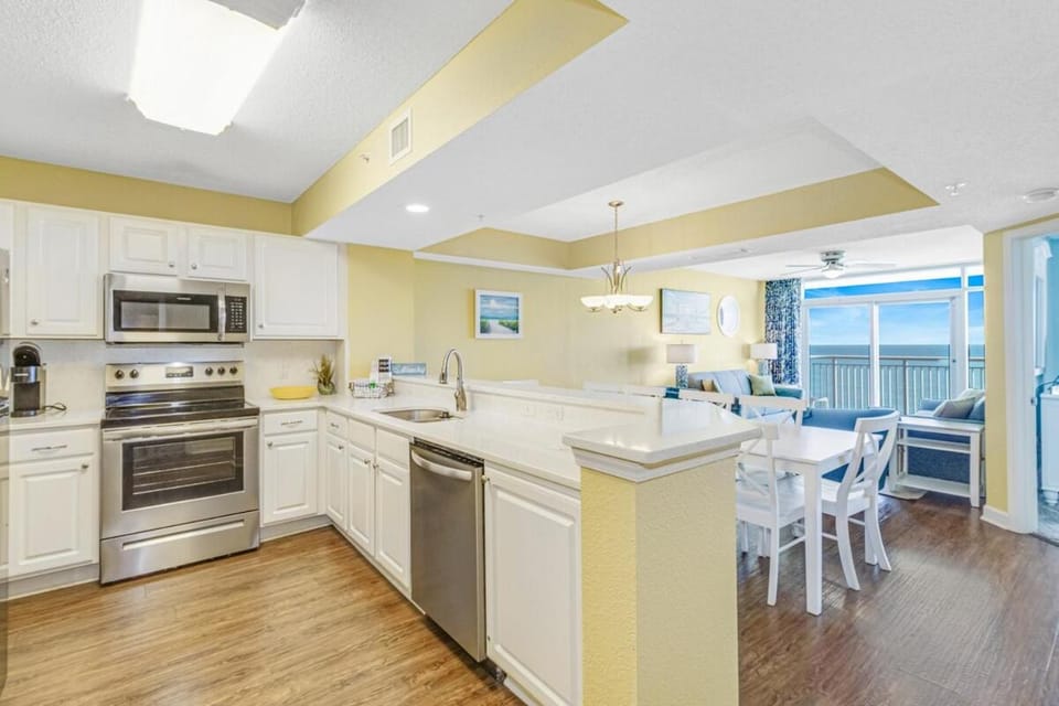 Ocean Front Grand Atlantic 4 Bedroom 3 bathroom Grand Atlantic Resort House in Myrtle Beach