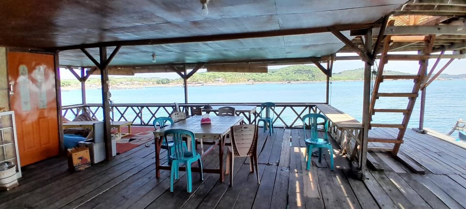 Ekas beach floating Room and suite Vacation rental in West Nusa Tenggara, Indonesia