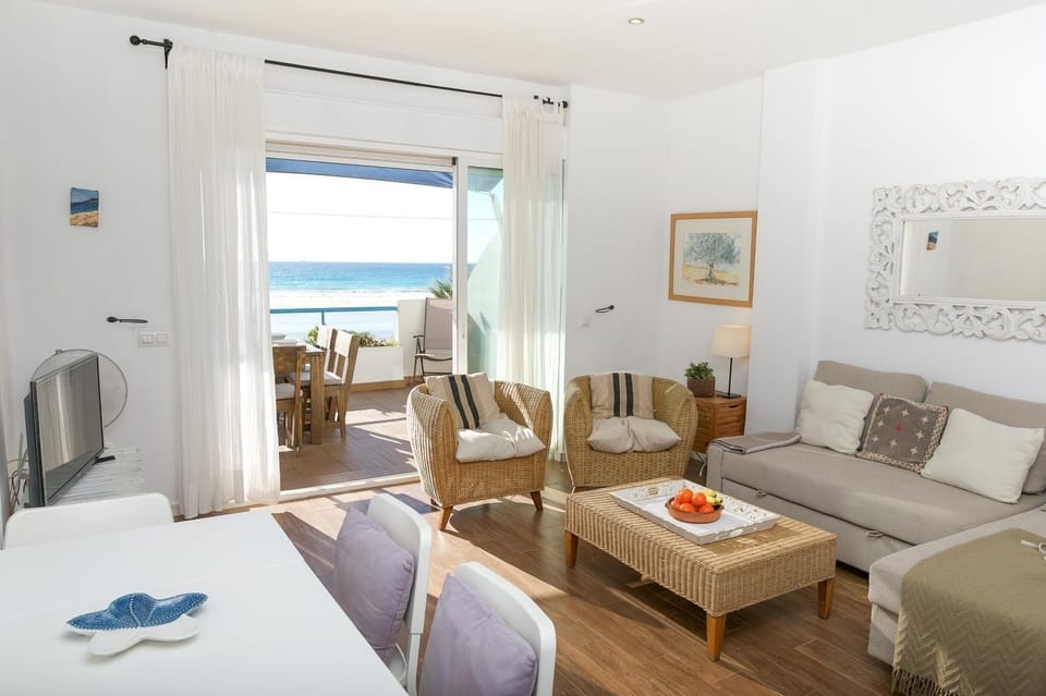Mari-Cher Seaview Tortuga - By TarifaRent Apartment in Costa de la Luz