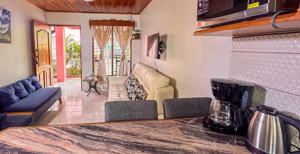 TV and multimedia, Kitchen or kitchenette, Living room